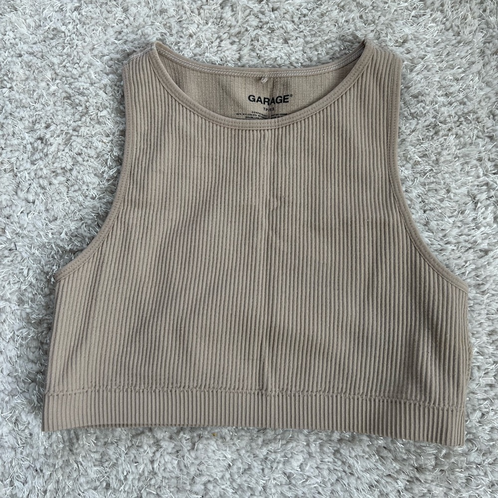 seamless crop top garage